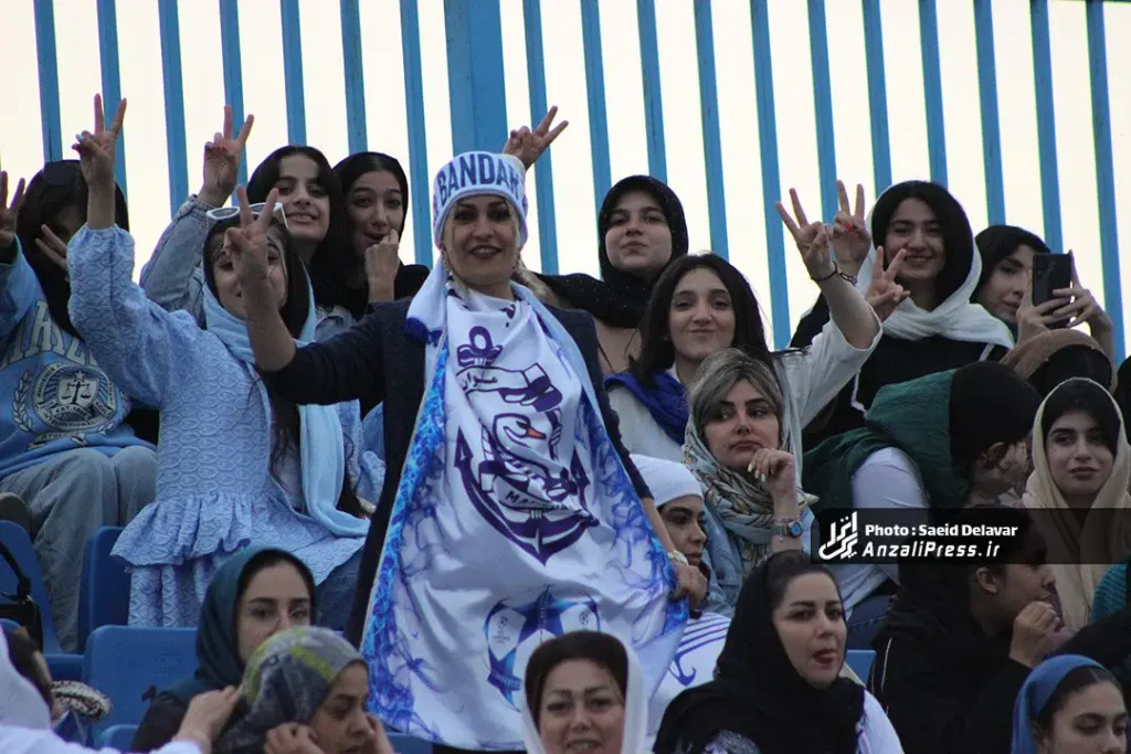 بانوی هوادار ملوان